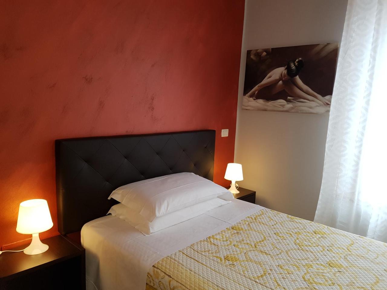Cristal Rooms Piacenza Exteriör bild